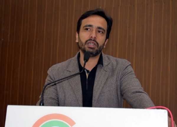 न्योता उन 700 किसान परिवारों को दें जिनके घर उजाड़ दिए : जयंत चौधरी